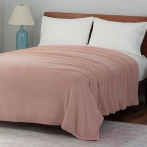 Berkshire Luxeloft Plush Queen Blanket Pink